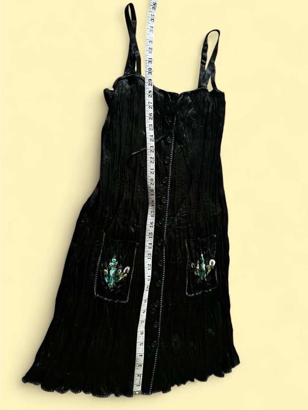 BETSEY JOHNSON • RARE VINTAGE 100% SILK FLORAL EMBROIDERY SLIP DRESS - Picture 4 of 8